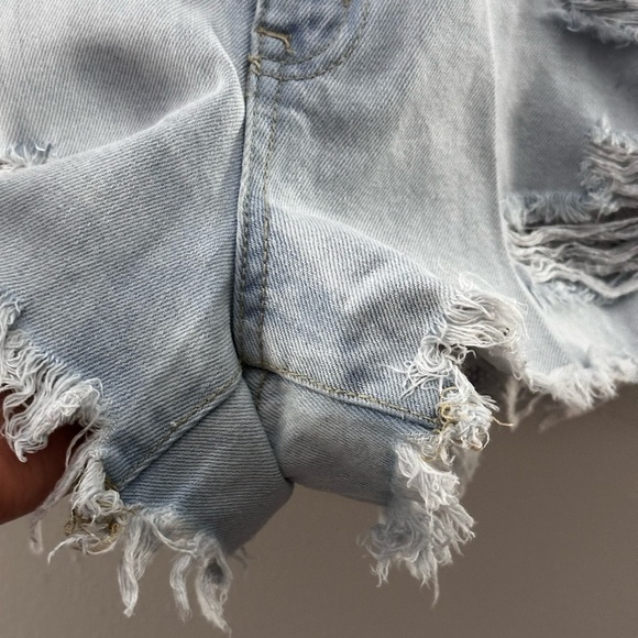 Aeropostale Women Light Blue Denim Jean Cheeky Shorts Distressed Ripped size 8 - Picture 4 of 9